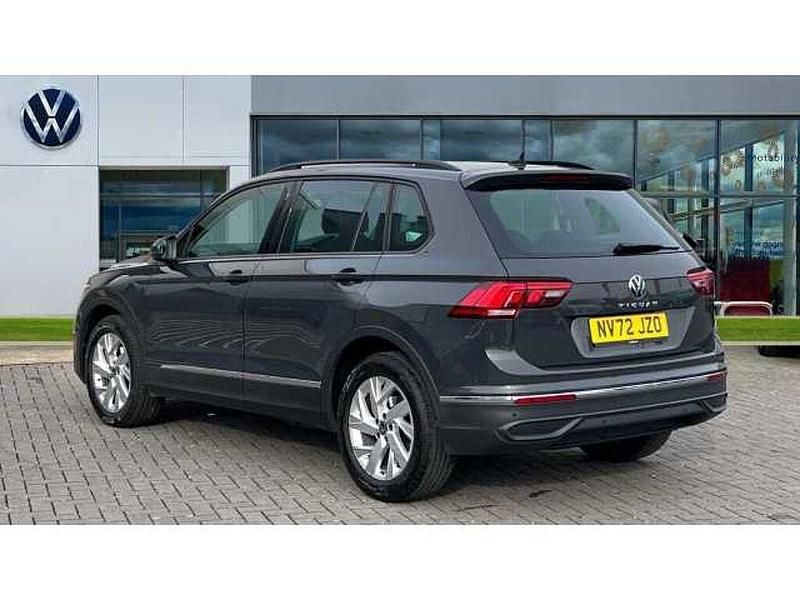 Used VW Tiguan Life 150 HP (110 kW) 2023 Urano grey SUV