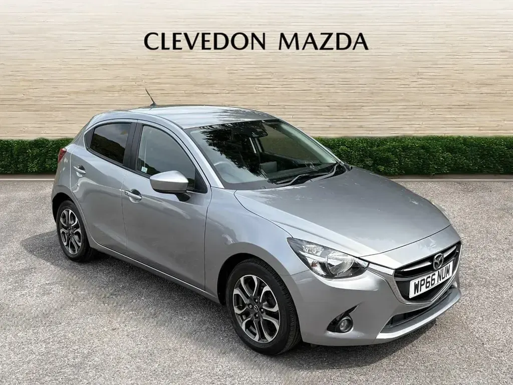 Gebraucht Mazda 2 Inclusive 90 PS (66 kW) 2016 Silber Kleinwagen