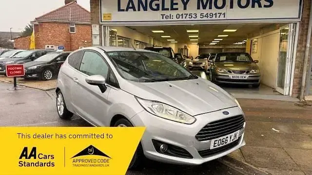 Usado Ford Fiesta Titanium 125 HP (91 kW) 2016 Prateado Citadino