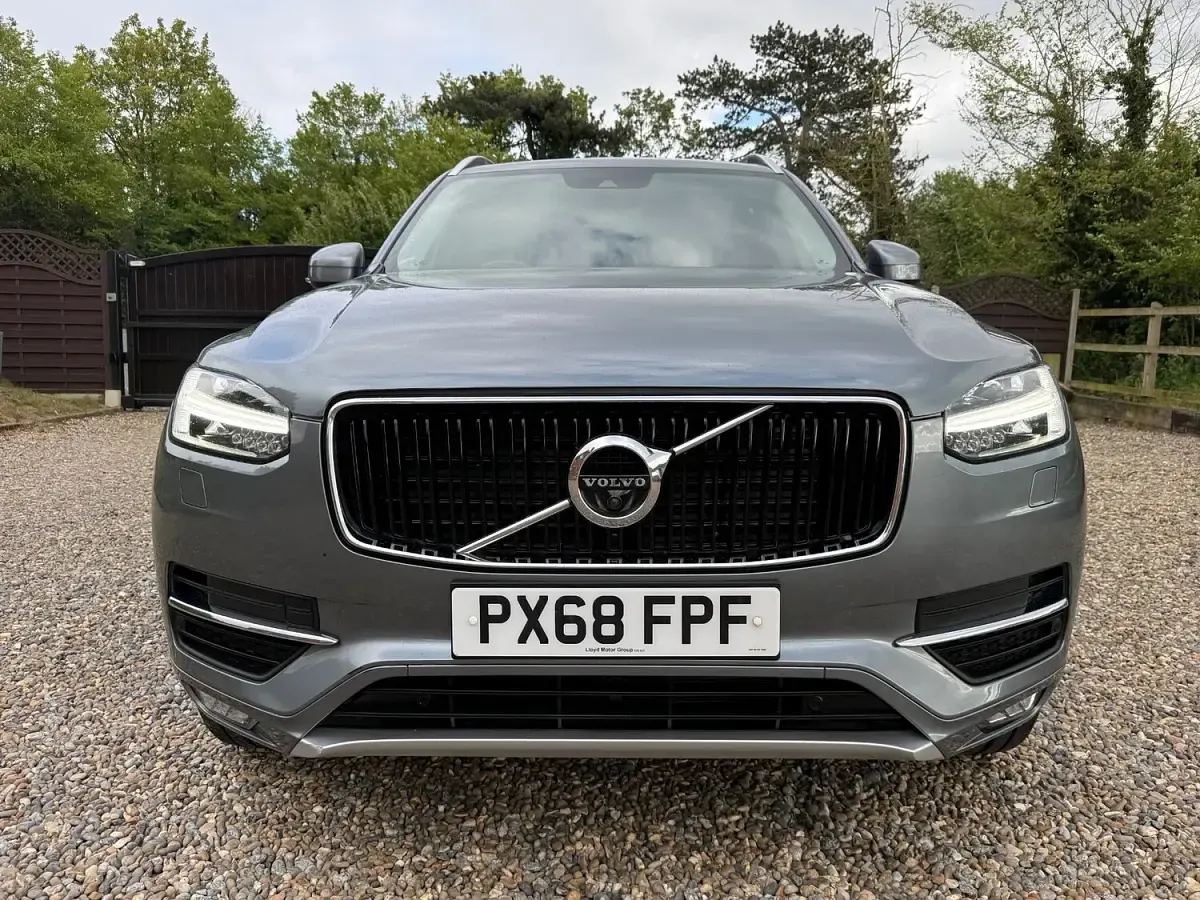 Used Volvo XC90 Momentum 235 HP (172 kW) 2018 Grey SUV