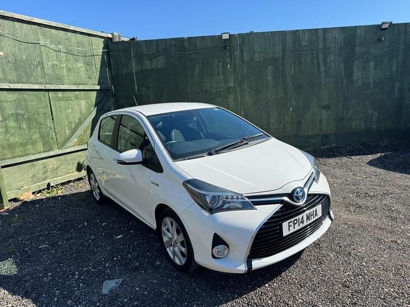 Used Toyota Yaris Hybrid 2014 White Hatchback