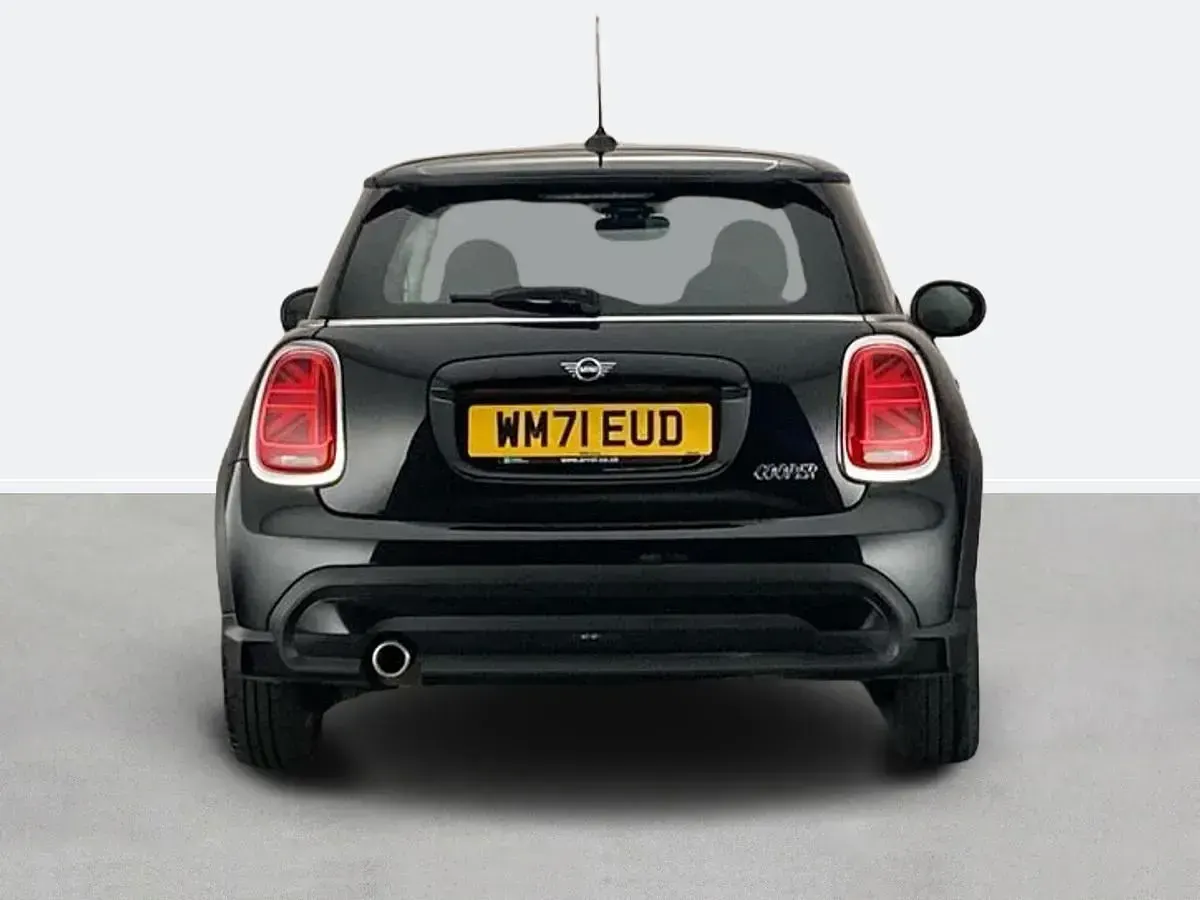 Usado Mini Cooper Classic 2022 Preto Citadino