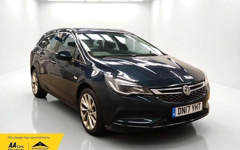 Green Used 2017 Vauxhall Astra Design Edition Estate | £5,750 (Fair price) - Image 1/4