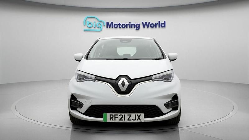 Used Renault Zoe Iconic 80 kW (109 HP) 2021 White Hatchback