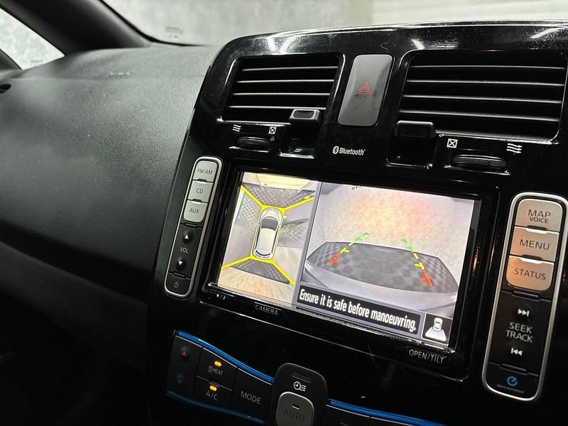 Used Nissan Leaf Tekna 80 kW (109 HP) 2015 Grey Hatchback