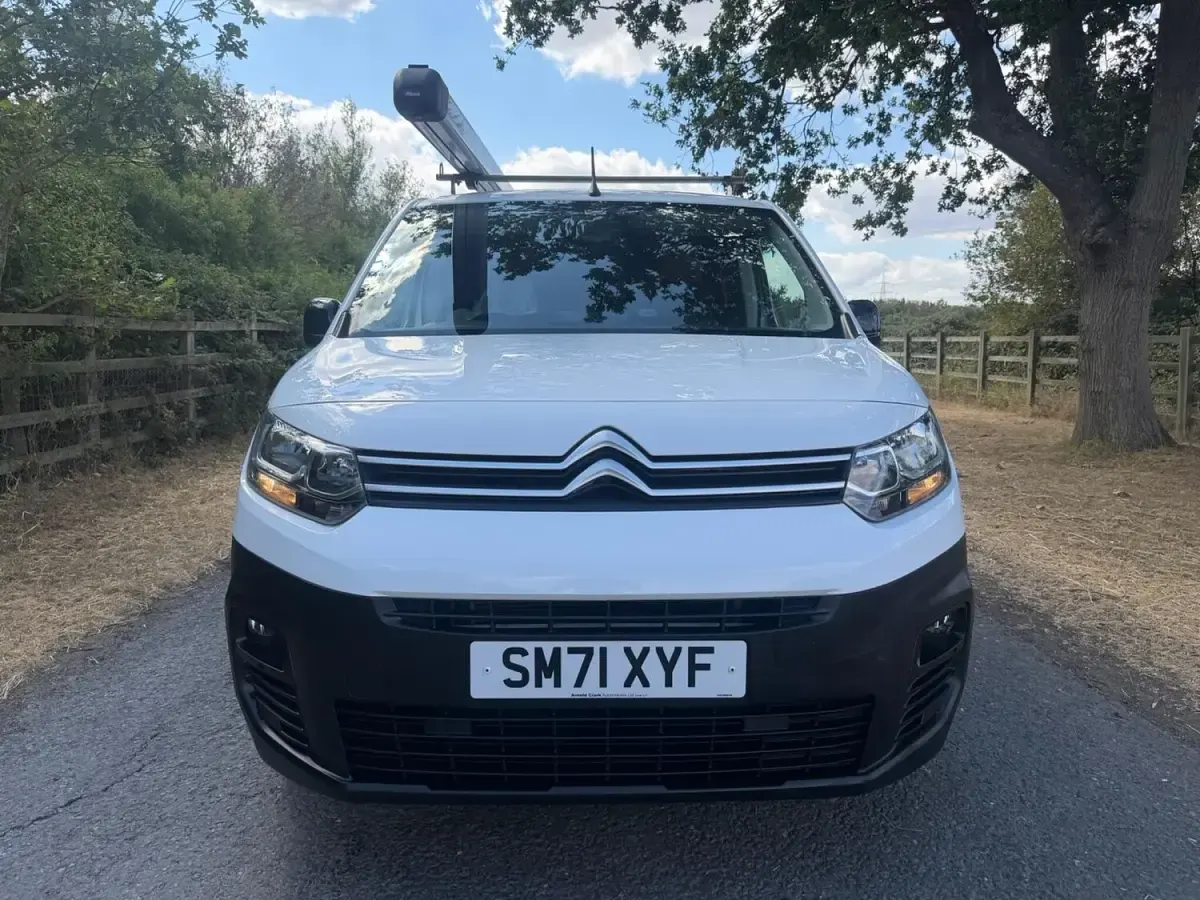 Used Citroën Berlingo 100 HP (73 kW) 2022 White MPV