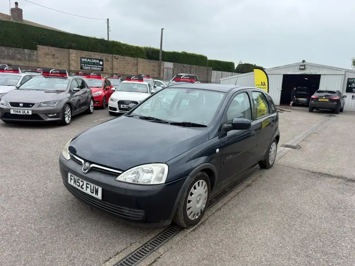 Używany Vauxhall Corsa Comfort 2002 Niebieski Hatchback
