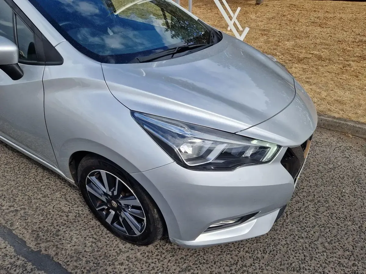 Used Nissan Micra N-Connecta 90 HP (66 kW) 2018 Silver Hatchback