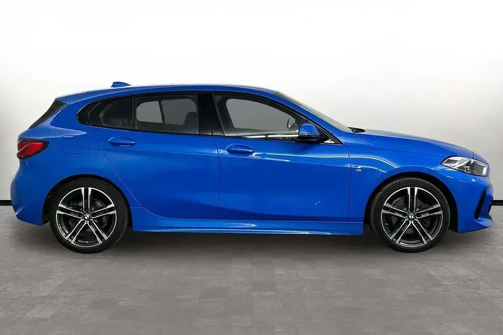Usado BMW 118 M Sport 138 CV (101 kW) 2021 Azul Utilitario