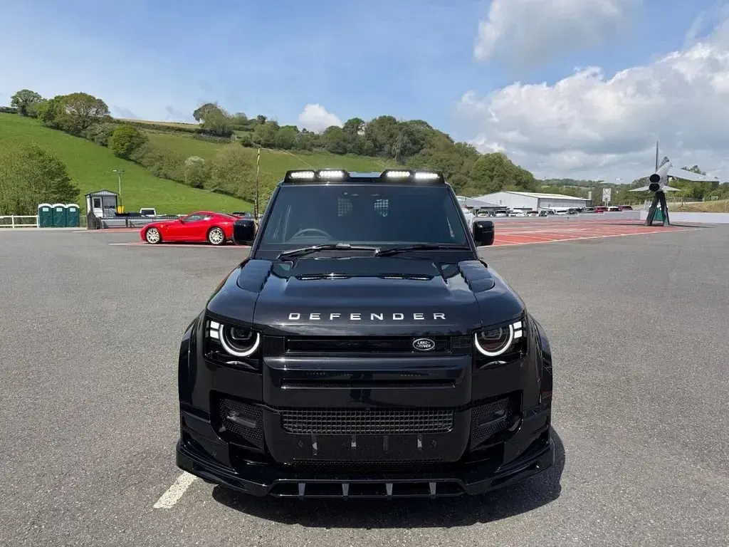 Ny Land Rover Defender 2026 Svart SUV