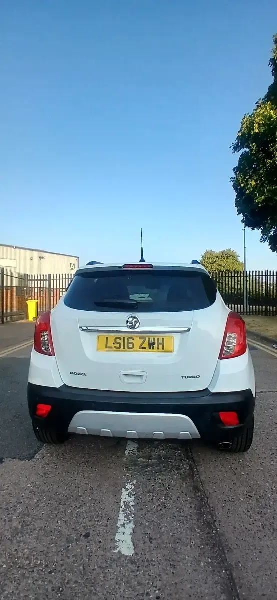 Used Vauxhall Mokka 140 HP (102 kW) 2016 White SUV