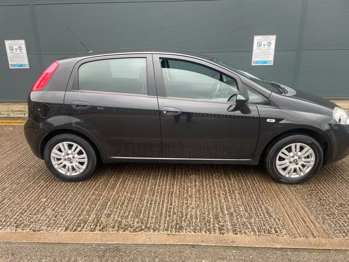 Used Fiat Punto Pop 69 HP (50 kW) 2016 Black Hatchback