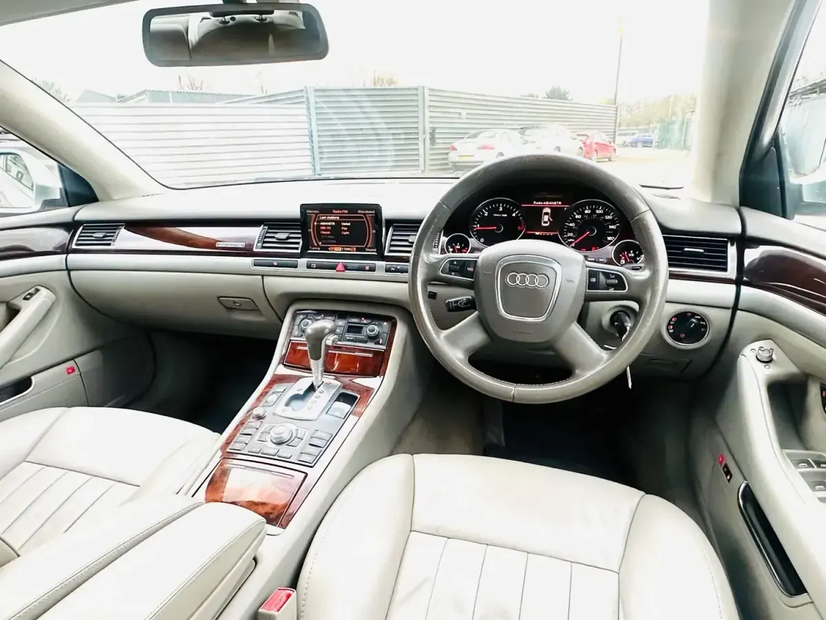 Usado Audi A8 Advanced 233 HP (171 kW) 2008 Prateado Sedan