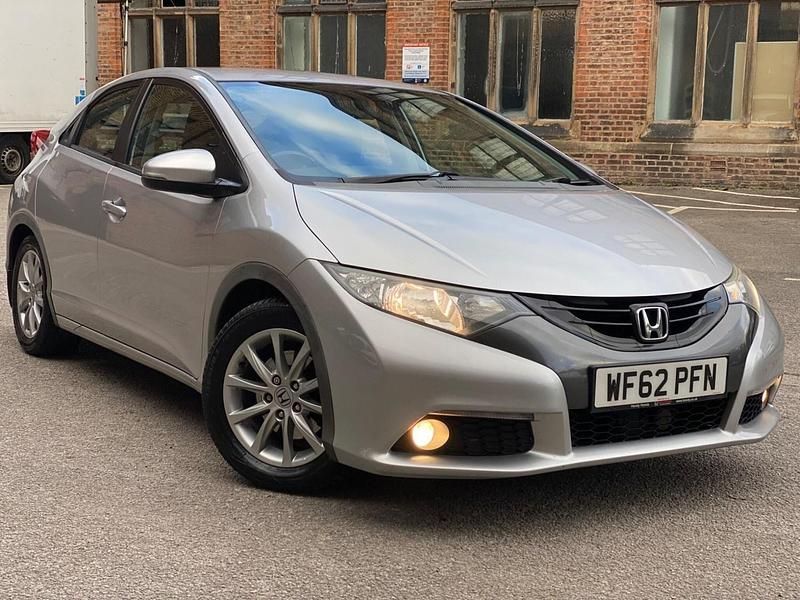 Używany Honda Civic ES 150 KM (110 kW) 2012 Srebrny Hatchback