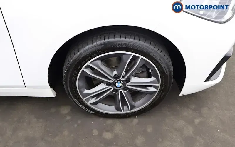 Used BMW 118 Sport Line 136 HP (100 kW) 2023 White Hatchback