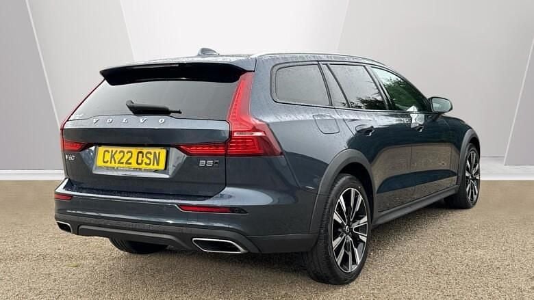 Used Volvo V60 CC 250 HP (183 kW) 2021 Estate