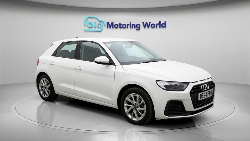 Used Audi A1 Sportback Sport 95 HP (69 kW) 2024 White Hatchback
