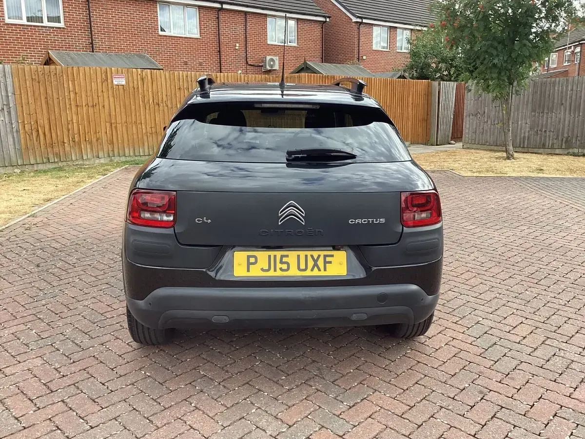 Used Citroën C4 Cactus Flair 100 HP (73 kW) 2015 Black Hatchback