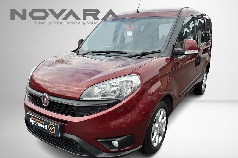 Used Fiat Doblò Lounge 95 HP (69 kW) 2017 Red MPV