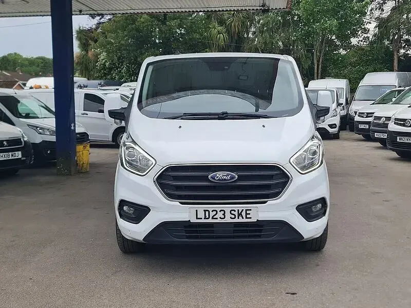 Used Ford Transit Custom Limited 130 HP (95 kW) 2023 White Van