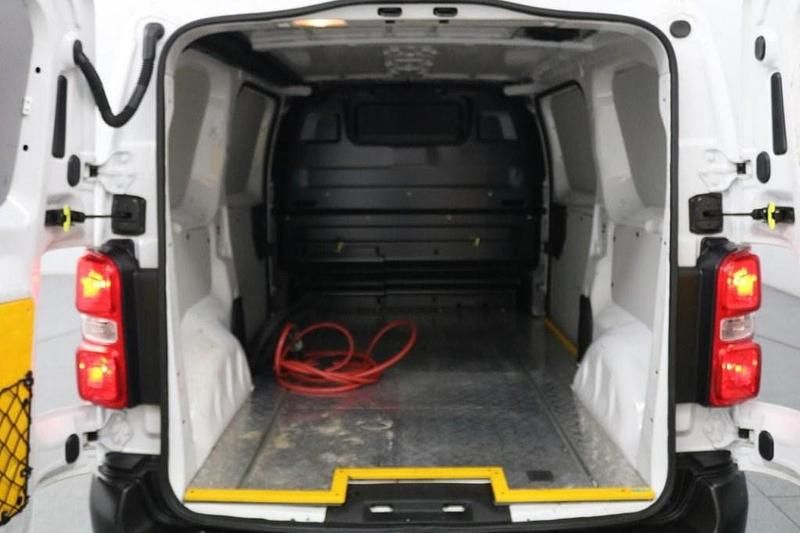 Used Peugeot e-Expert 100 kW (136 HP) 2022 Mauve/pink Van