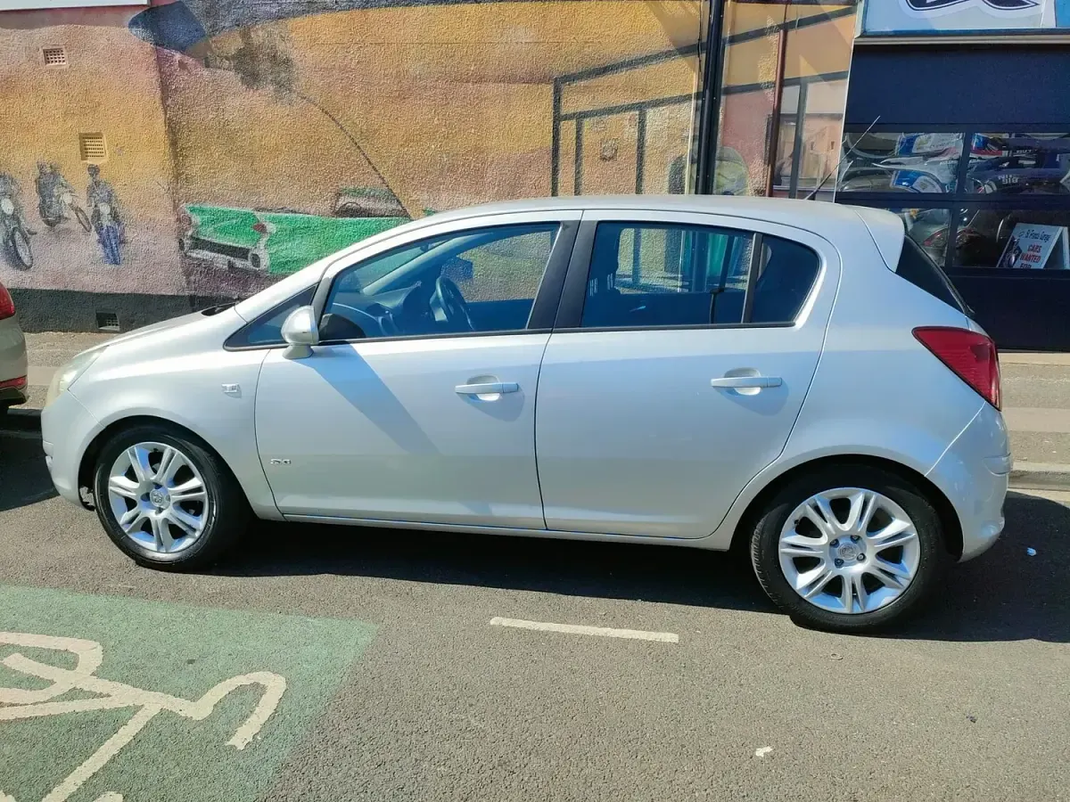 Used Vauxhall Corsa 89 HP (65 kW) 2008 Silver Hatchback