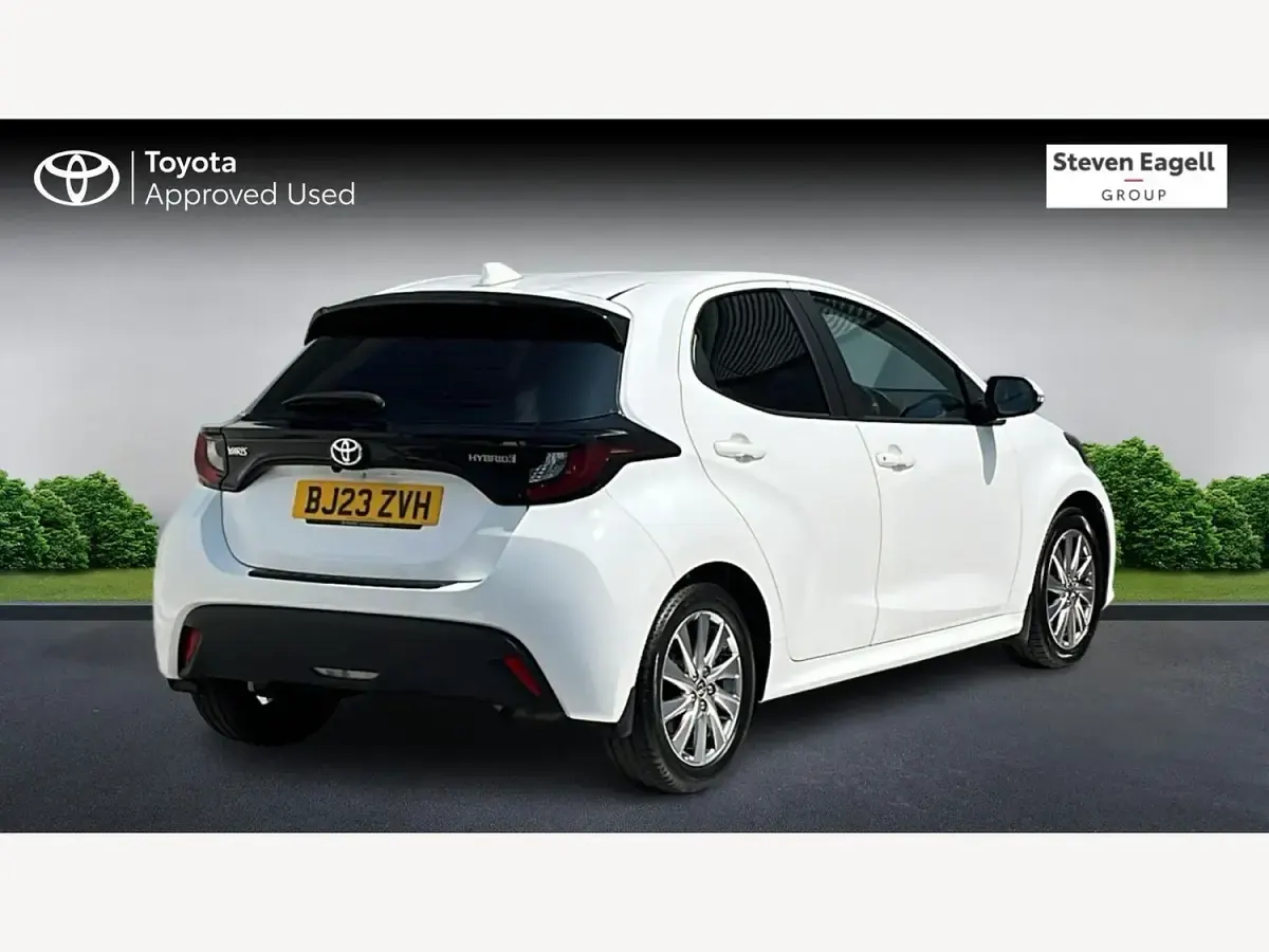 Used Toyota Yaris 2023 White Hatchback