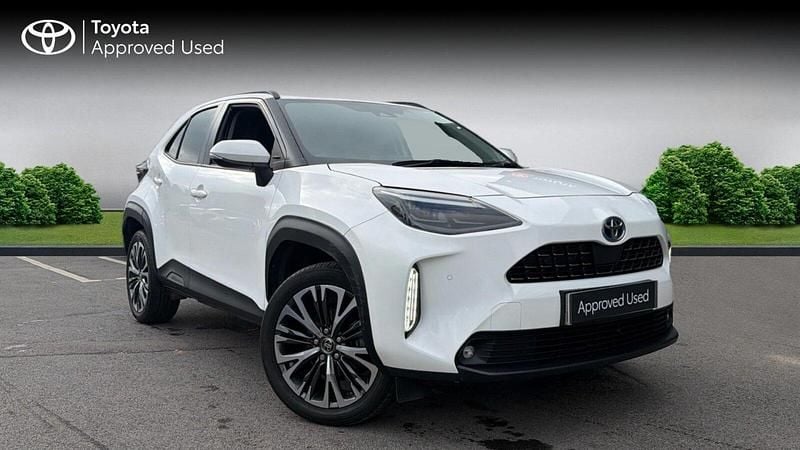 Pure white Used 2023 Toyota Yaris Hybrid SUV | £22,889 (Fair price) - Image 1/4