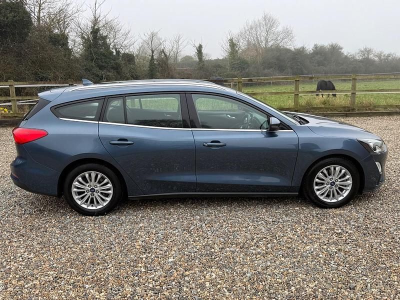 Used Ford Focus Titanium 120 HP (88 kW) 2019 Blue Estate