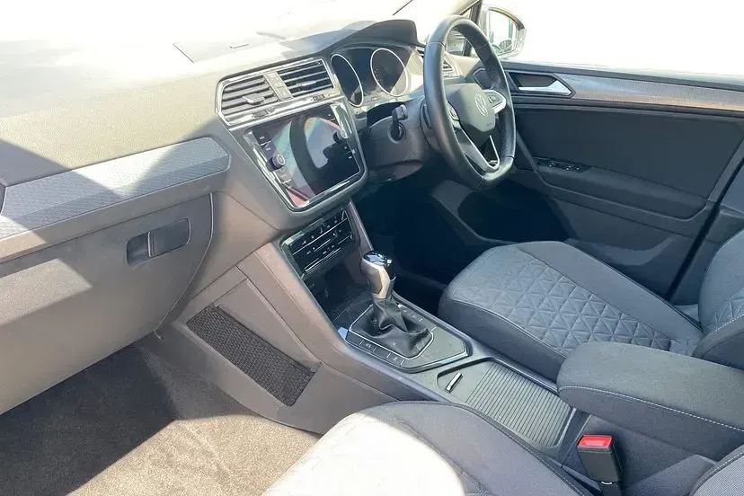 Used VW Tiguan Life 150 HP (110 kW) 2023 Urano grey SUV
