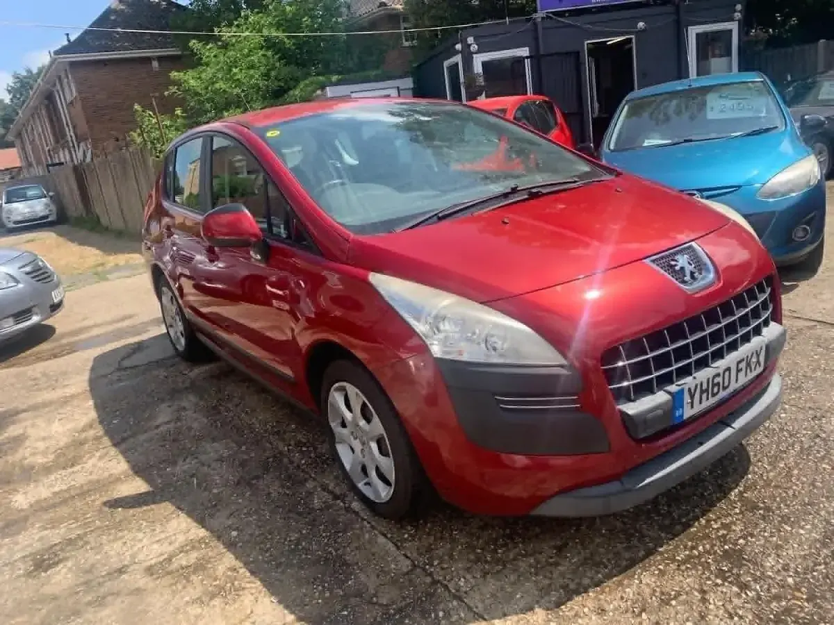 Used Peugeot 3008 Active 112 HP (82 kW) 2010 Red Estate