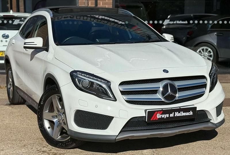 White Used 2015 Mercedes GLA220 AMG line SUV | £11,990 (Fair price) - Image 1/4
