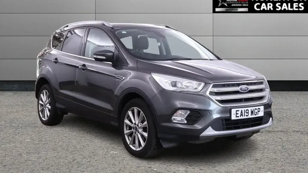 Begagnad Ford Kuga Titanium 150 HK (110 kW) 2019 Grå SUV