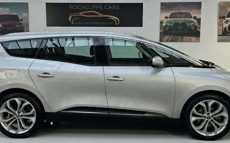 Begagnad Renault Scenic E-Tech Iconic 140 HK (102 kW) 2020 Minibuss