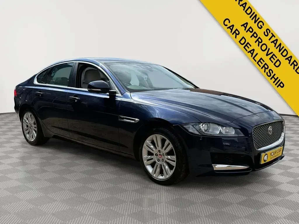 Used Jaguar XF Portfolio 180 HP (132 kW) 2016 Blue Sedan