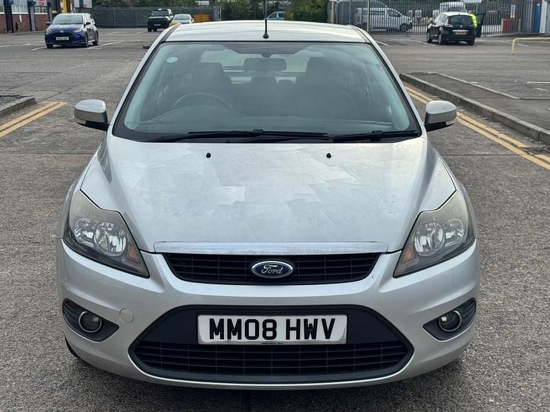 Usado Ford Focus Zetec 125 HP (91 kW) 2008 Prateado Citadino