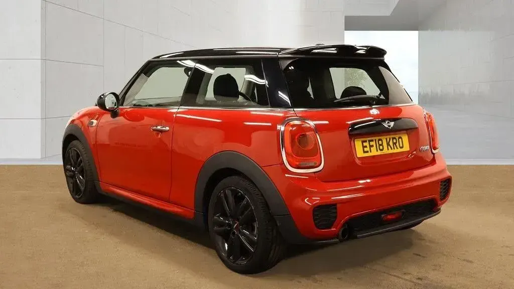 Usado Mini Cooper Hatch 2018 Rojo Utilitario