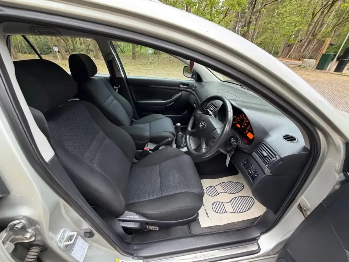Usado Toyota Avensis T3 129 HP (94 kW) 2007 Prateado Carrinha