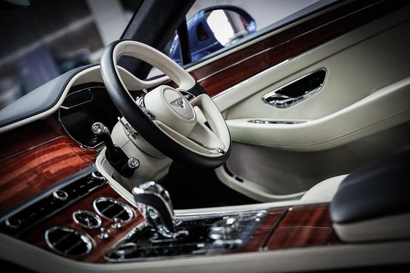 Used Bentley Continental 635 HP (467 kW) 2019 Blue Coupe