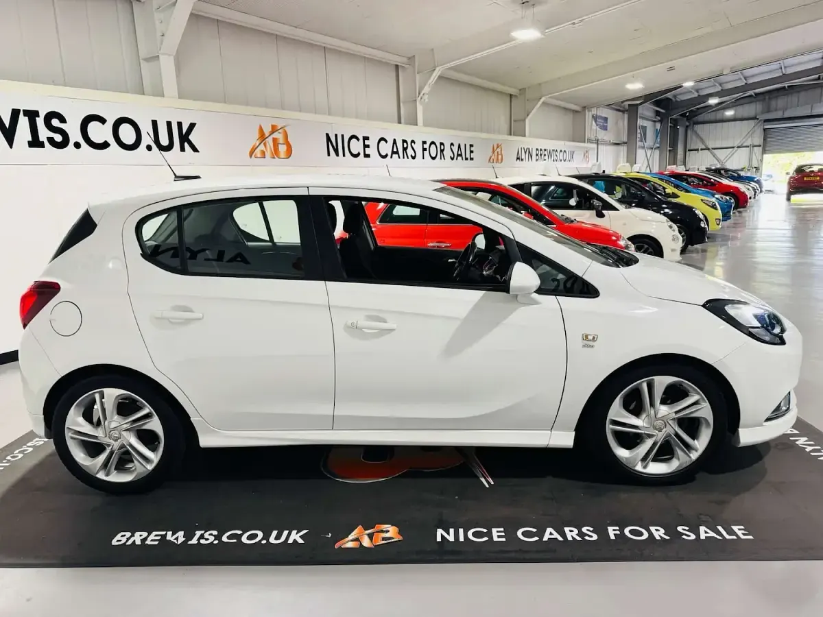 Used Vauxhall Corsa SRi 2016 White Hatchback