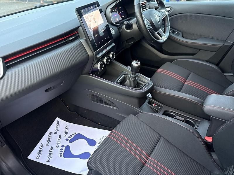 Used Renault Clio V RS Line 90 HP (66 kW) 2023 Shadow grey  Hatchback