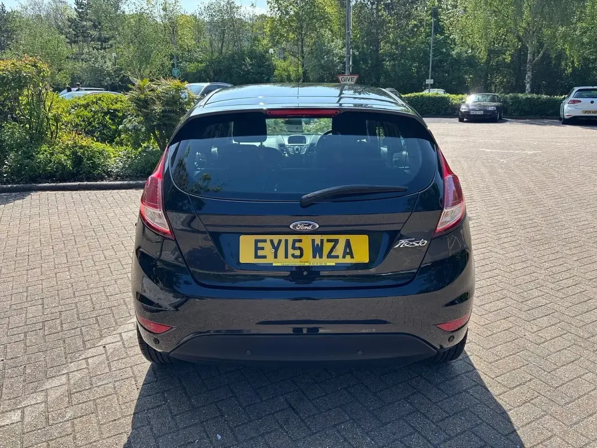 Used Ford Fiesta Zetec 75 HP (55 kW) 2015 Black Hatchback