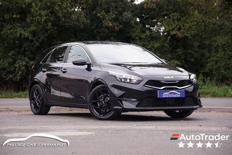 Black Used 2022 Kia Ceed Hatchback | £13,999 (Good price) - Image 1/4