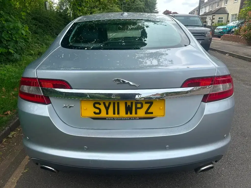 Used Jaguar XF Luxury 236 HP (173 kW) 2011 Silver Sedan