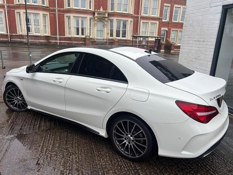 Used Mercedes CLA220 174 HP (127 kW) 2018 White Sedan