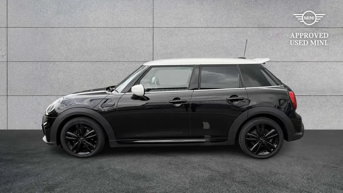 Begagnad Mini Cooper Sport 134 HK (98 kW) 2022 Svart Halvkombi