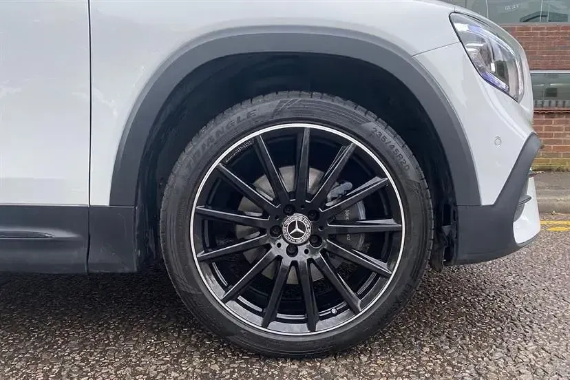 Second-hand Mercedes GLB200 AMG Line Premium Plus 163 CP (119 kW) 2023 Alb SUV