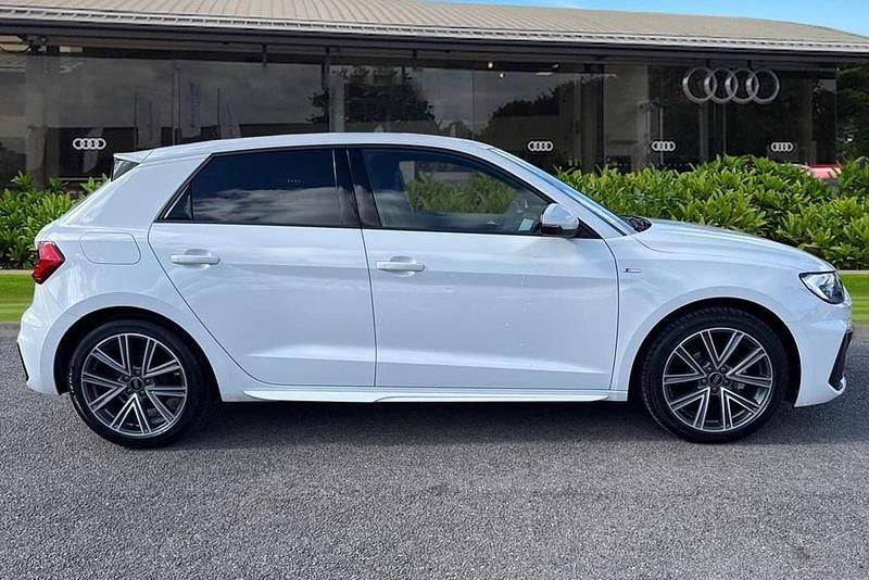 Begagnad Audi A1 S-Line 95 HK (69 kW) 2024 Vit SUV