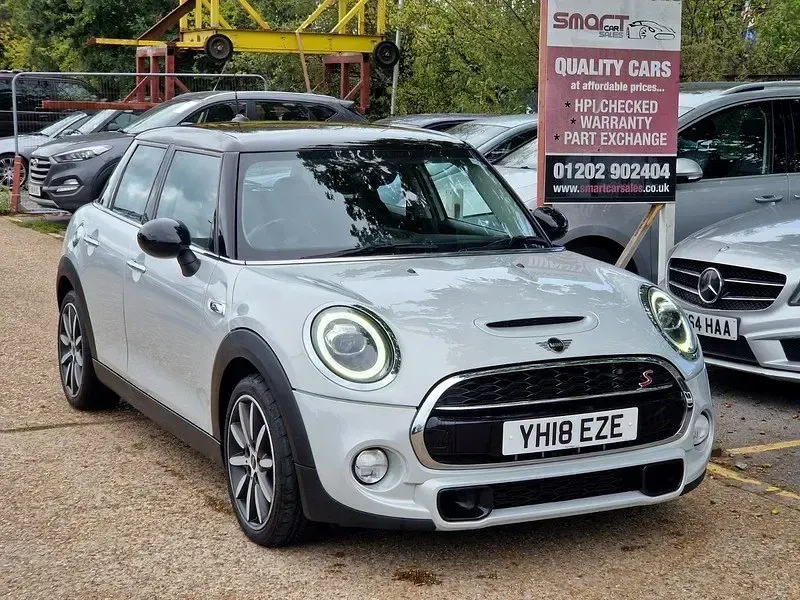 Begagnad Mini Cooper S 2018 Silver Halvkombi