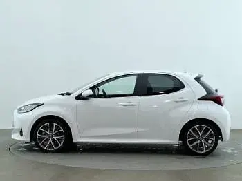 Used Toyota Yaris Hybrid 116 HP (85 kW) 2023 White Hatchback